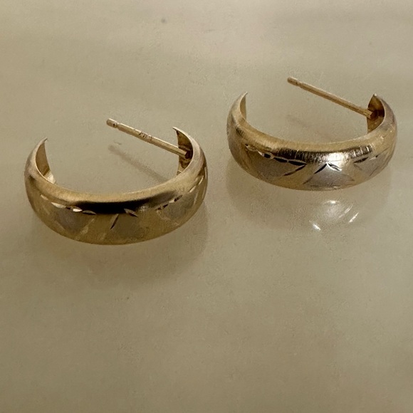 14k Solid Gold Two Toned Etched Post Earrings - Picture 5 of 16